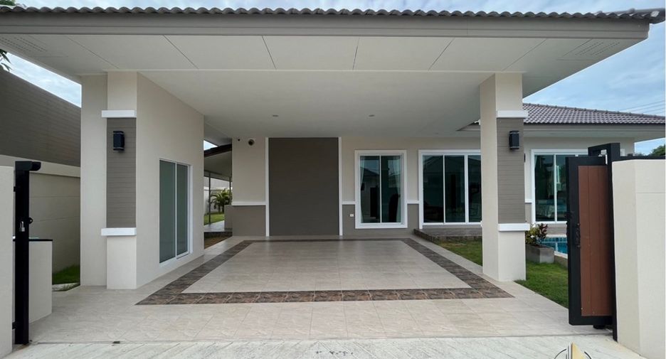 Casa en alquiler de 3 habitaciones en Bang Lamung, Chonburi