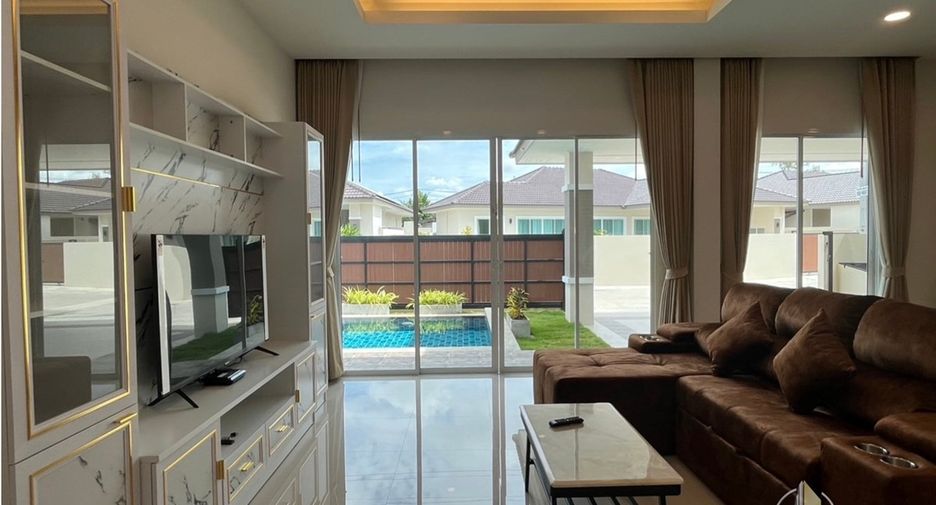 Casa en alquiler de 3 habitaciones en Bang Lamung, Chonburi