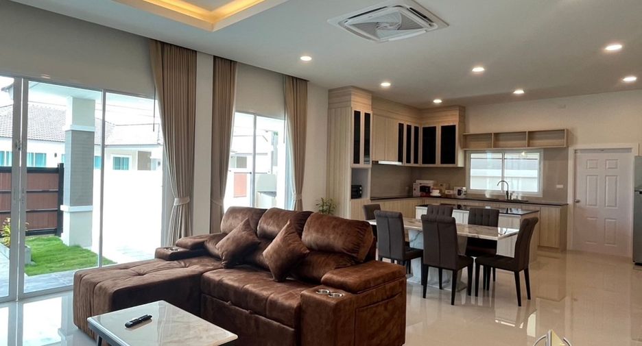 Casa en alquiler de 3 habitaciones en Bang Lamung, Chonburi