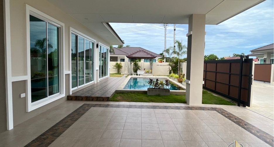 Casa en alquiler de 3 habitaciones en Bang Lamung, Chonburi