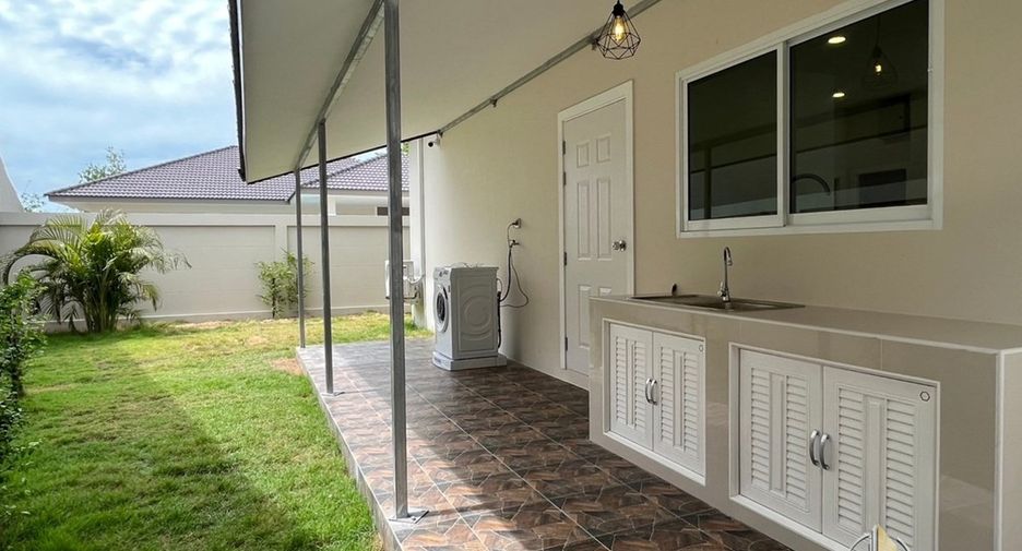 Casa en alquiler de 3 habitaciones en Bang Lamung, Chonburi
