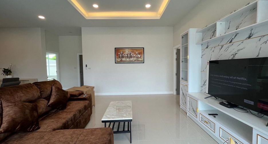 Casa en alquiler de 3 habitaciones en Bang Lamung, Chonburi