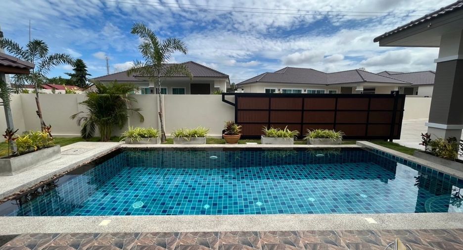 Casa en alquiler de 3 habitaciones en Bang Lamung, Chonburi
