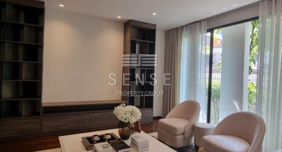 For rent 2 bedrooms condo in Watthana, Bangkok