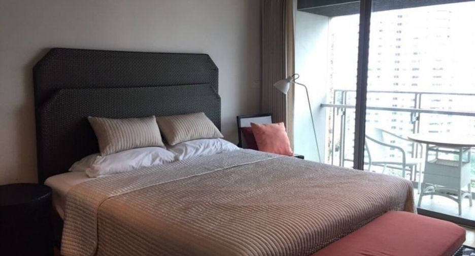 For rent 3 bedrooms condo in Khlong Toei, Bangkok