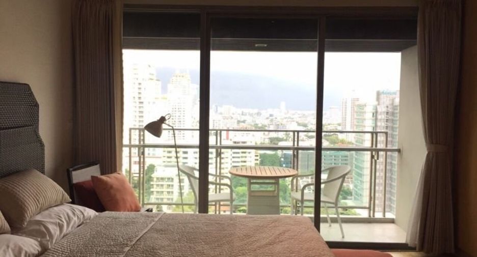 For rent 3 bedrooms condo in Khlong Toei, Bangkok