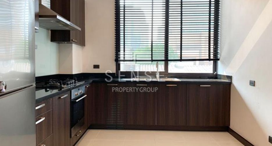 For rent 2 bedrooms condo in Watthana, Bangkok