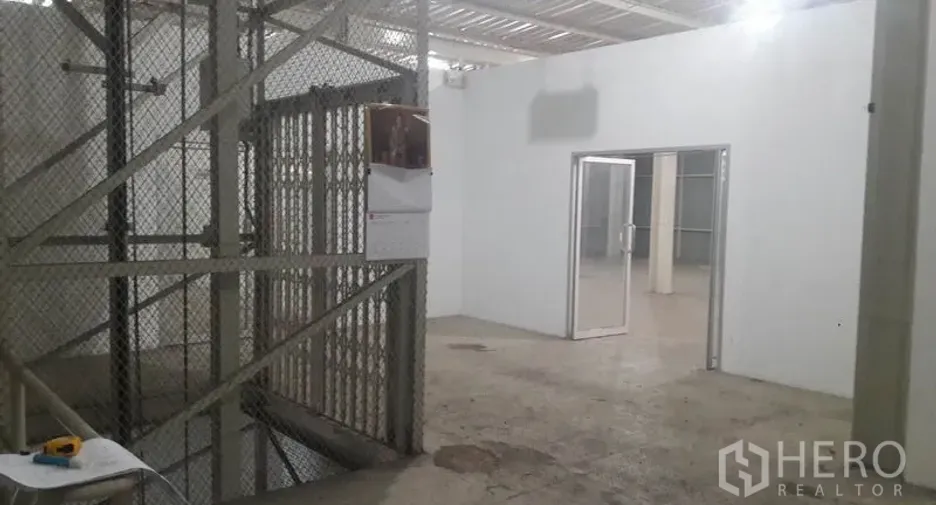 For rent warehouse in Mueang Nonthaburi, Nonthaburi