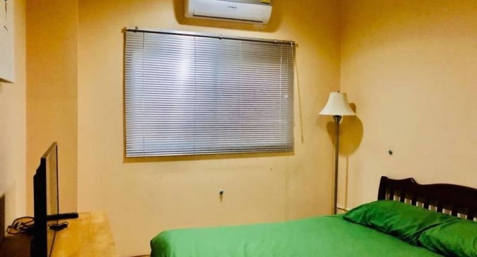 Casa en alquiler de 5 habitaciones en Bang Lamung, Chonburi