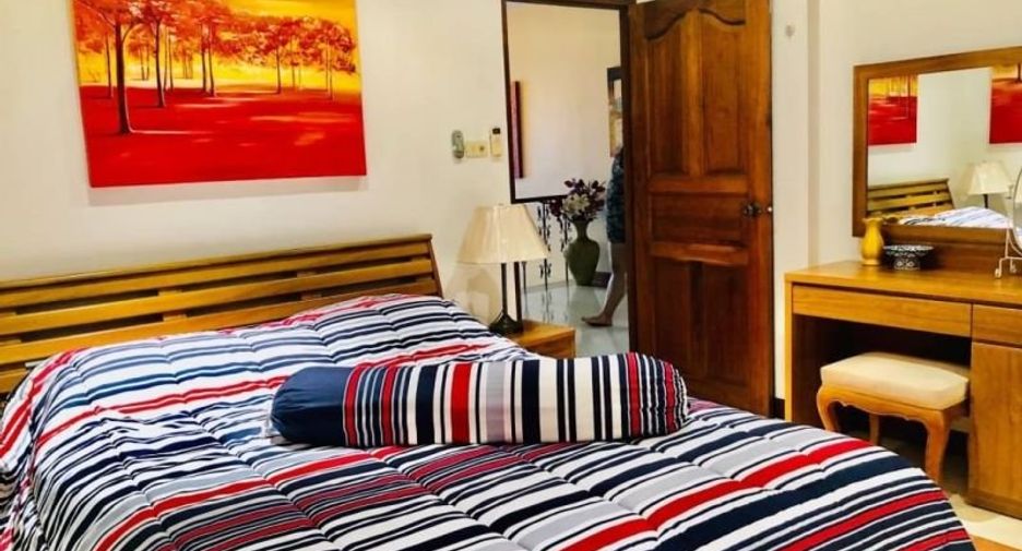 Casa en alquiler de 5 habitaciones en Bang Lamung, Chonburi