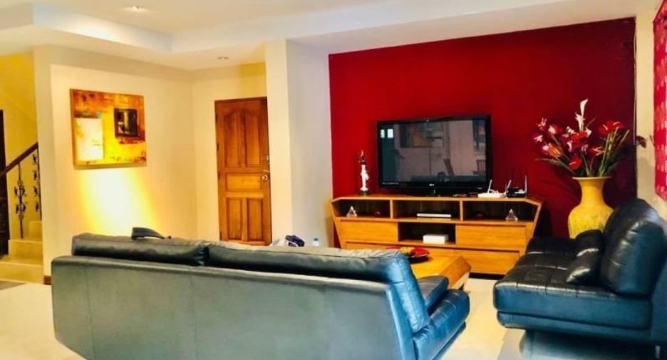 Casa en alquiler de 5 habitaciones en Bang Lamung, Chonburi