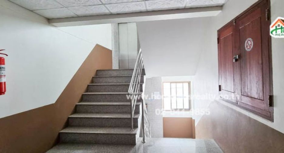 For rent 6 bedrooms apartment in Wang Thonglang, Bangkok