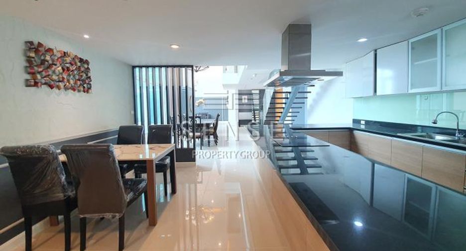 À louer 4 chambres condo à Watthana, Bangkok