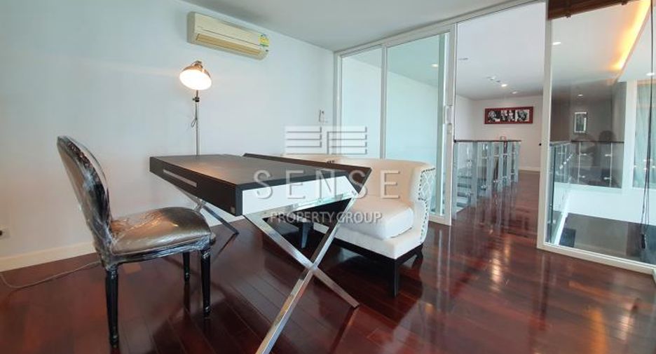 À louer 4 chambres condo à Watthana, Bangkok