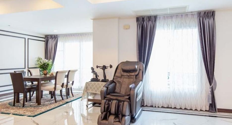 For sale 3 bedrooms condo in Khlong Toei, Bangkok