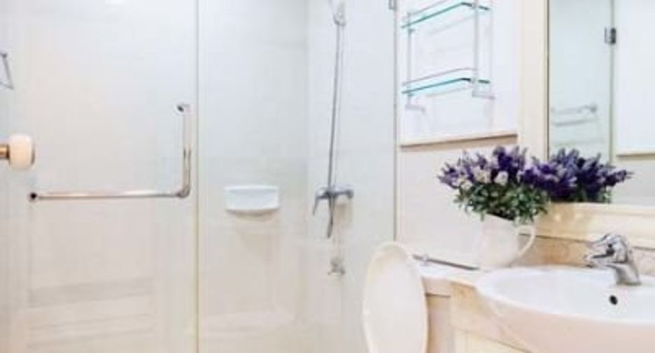 For sale 3 bedrooms condo in Khlong Toei, Bangkok