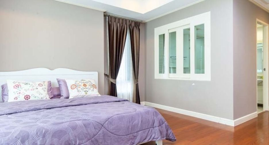 For sale 3 bedrooms condo in Khlong Toei, Bangkok