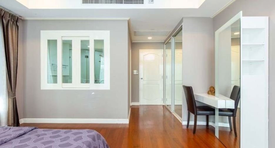 For sale 3 bedrooms condo in Khlong Toei, Bangkok