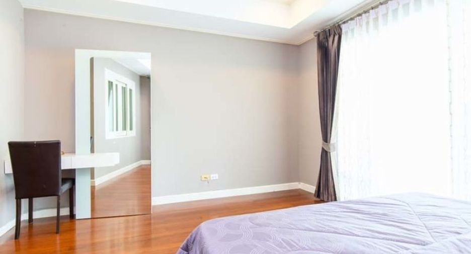 For sale 3 bedrooms condo in Khlong Toei, Bangkok