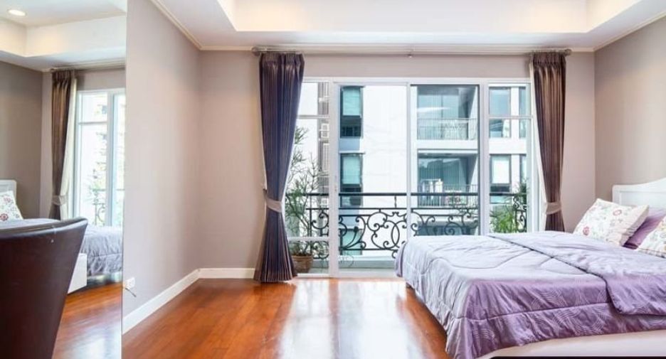 For sale 3 bedrooms condo in Khlong Toei, Bangkok