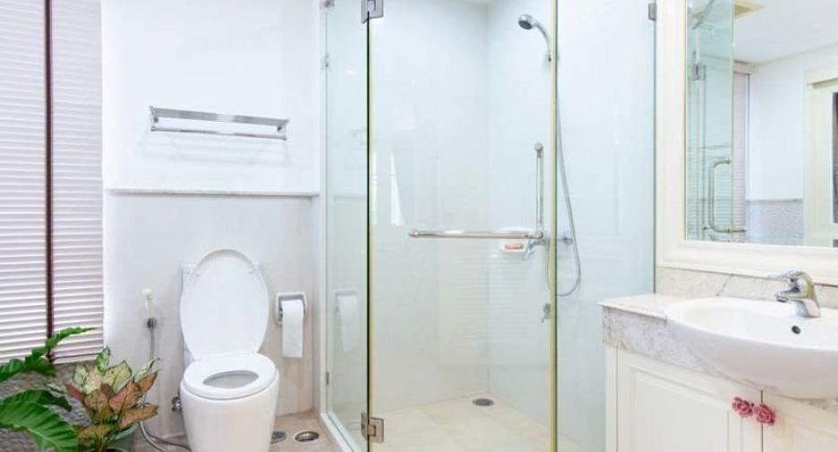 For sale 3 bedrooms condo in Khlong Toei, Bangkok