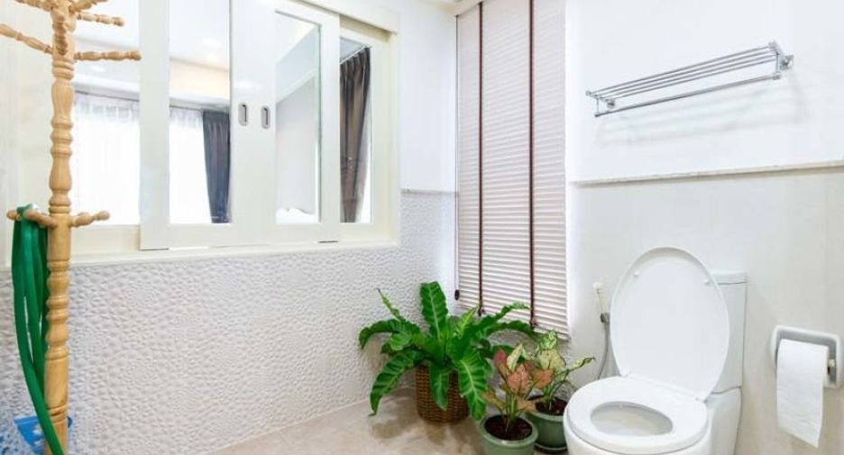 For sale 3 bedrooms condo in Khlong Toei, Bangkok