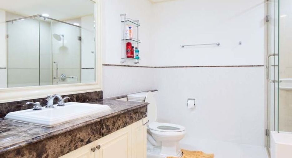 For sale 3 bedrooms condo in Khlong Toei, Bangkok