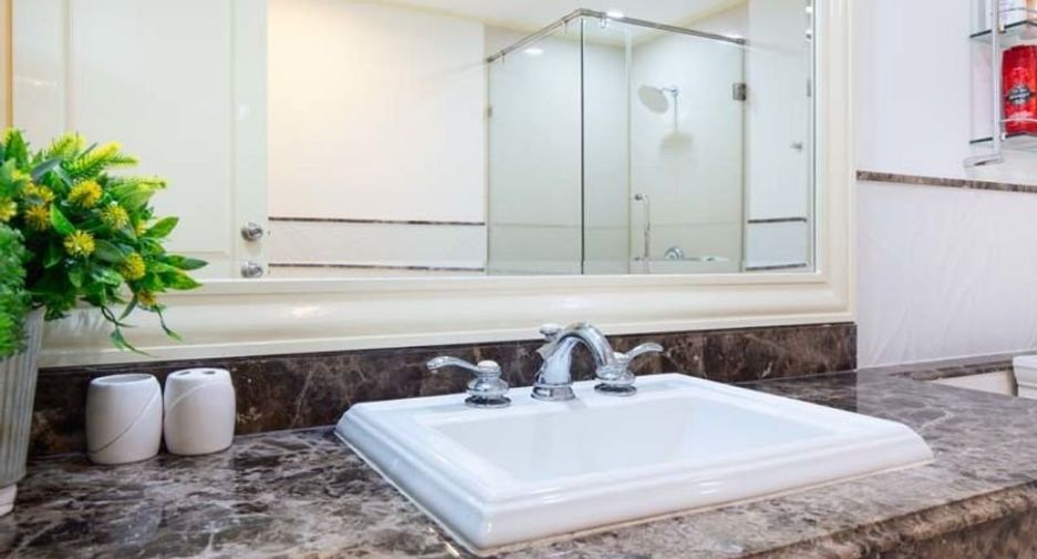 For sale 3 bedrooms condo in Khlong Toei, Bangkok