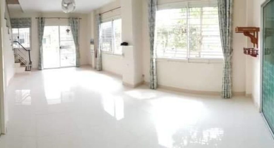 For sale 3 bed townhouse in Min Buri, Bangkok