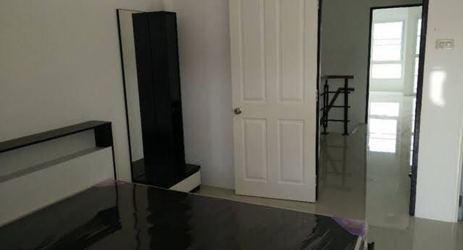 For sale 5 bed townhouse in Ban Khai, Rayong