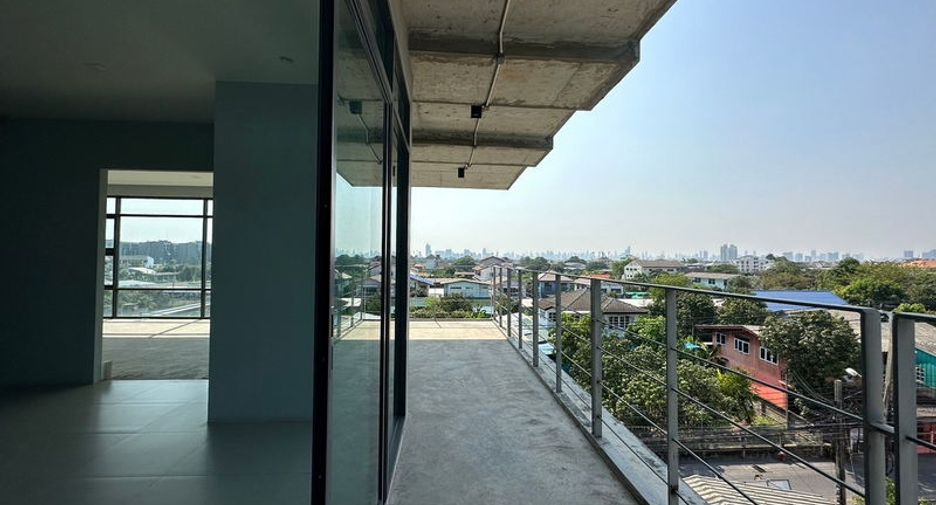 For sale そして for rent 3 Beds office in Prawet, Bangkok