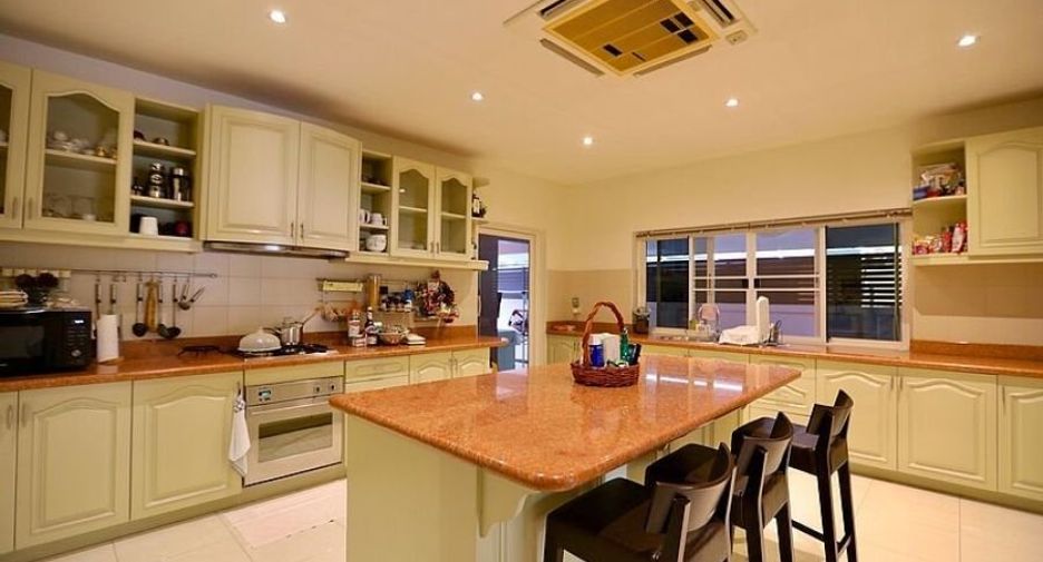 For sale 4 bedrooms house in Bang Lamung, Chonburi