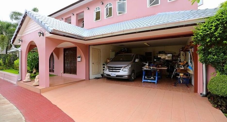 For sale 4 bedrooms house in Bang Lamung, Chonburi