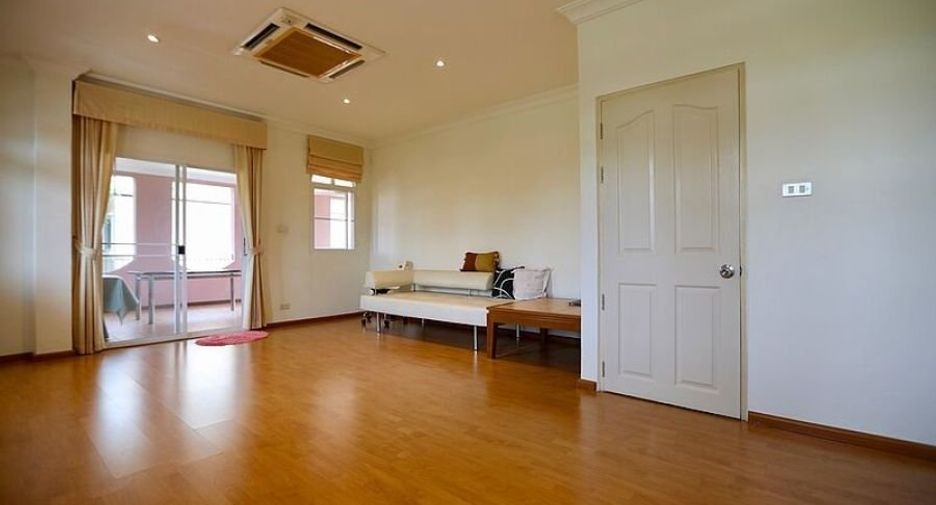 For sale 4 bedrooms house in Bang Lamung, Chonburi