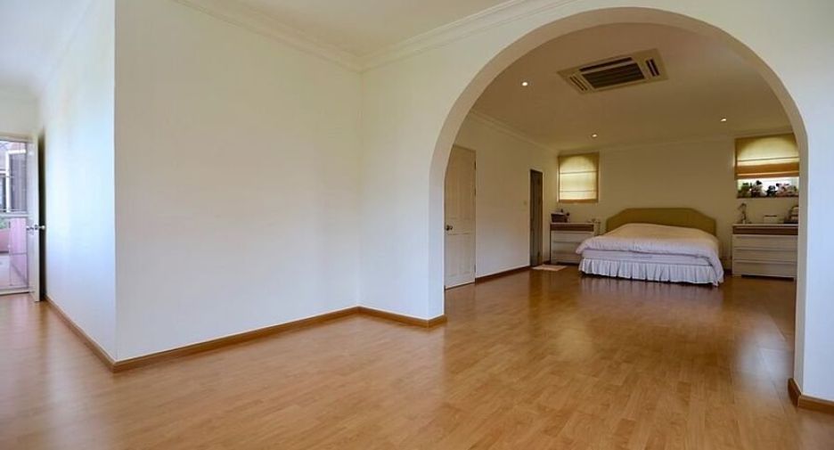 For sale 4 bedrooms house in Bang Lamung, Chonburi