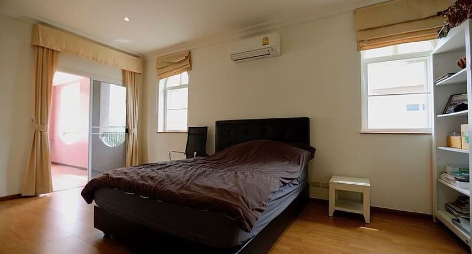For sale 4 bedrooms house in Bang Lamung, Chonburi