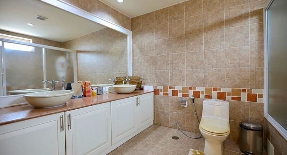 For sale 4 bedrooms house in Bang Lamung, Chonburi
