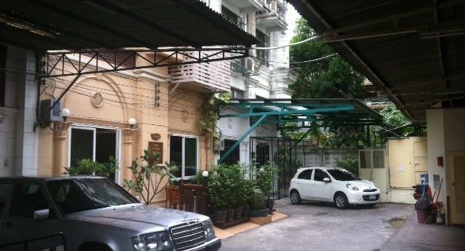 For rent 1 bed house in Bang Rak, Bangkok