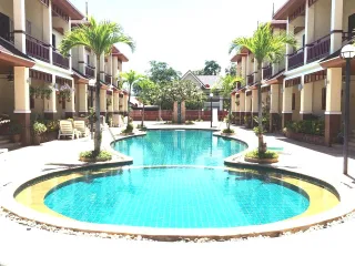 For sale 3 bed townhouse in Cha Am, Phetchaburi