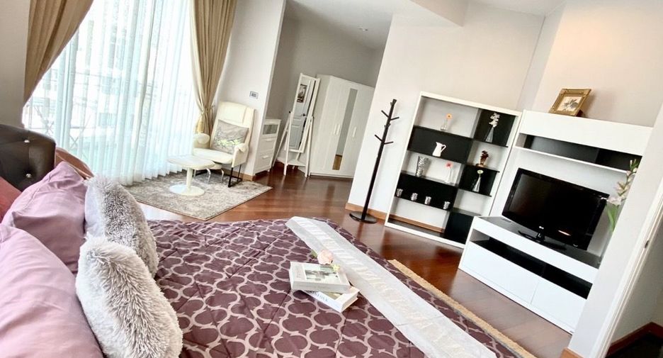 For rent 5 bed condo in Huai Khwang, Bangkok