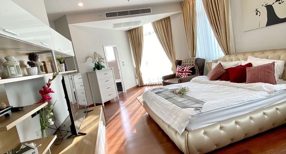 For rent 5 bed condo in Huai Khwang, Bangkok