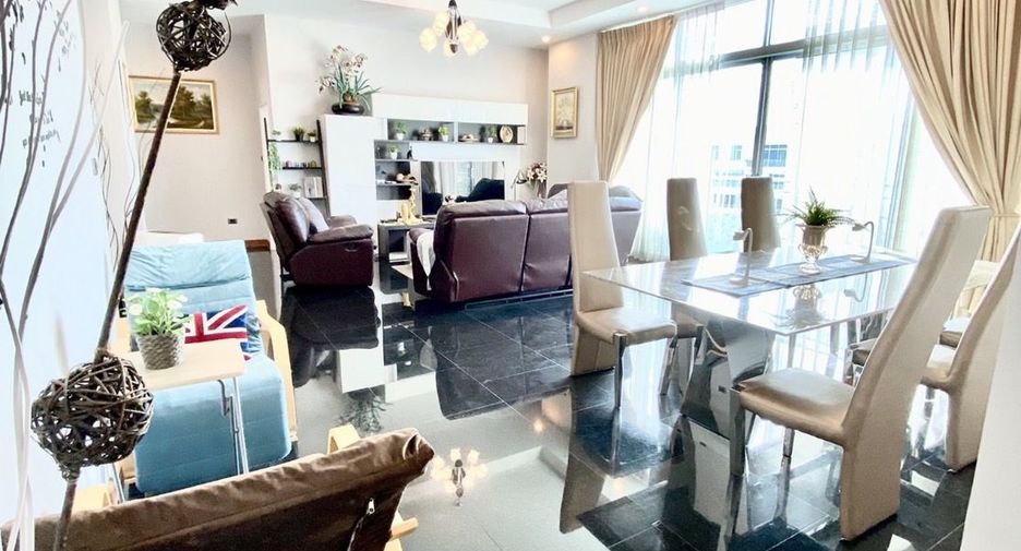 For rent 5 bed condo in Huai Khwang, Bangkok
