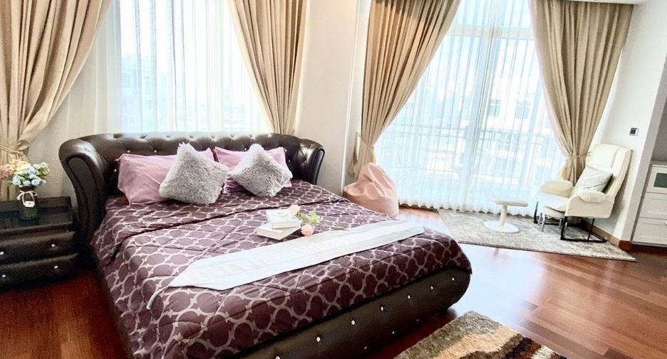 For rent 5 bed condo in Huai Khwang, Bangkok