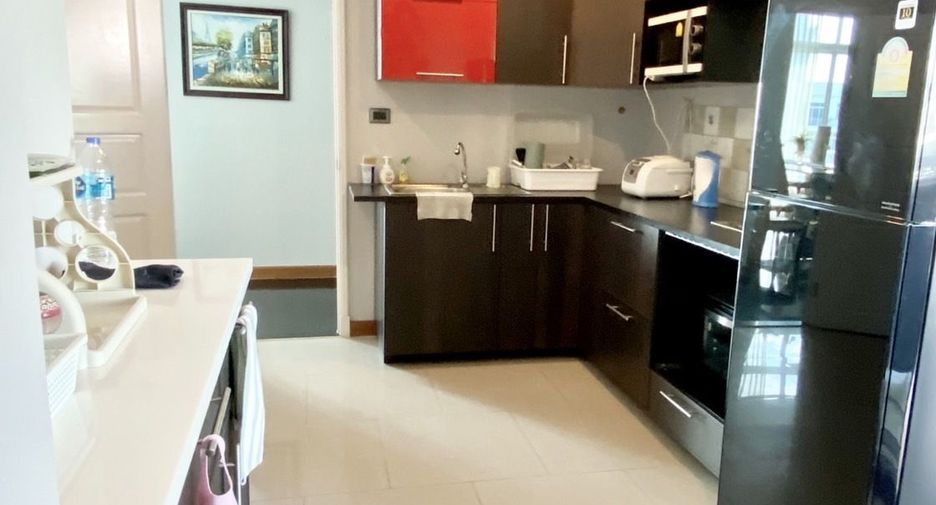 For rent 5 bed condo in Huai Khwang, Bangkok