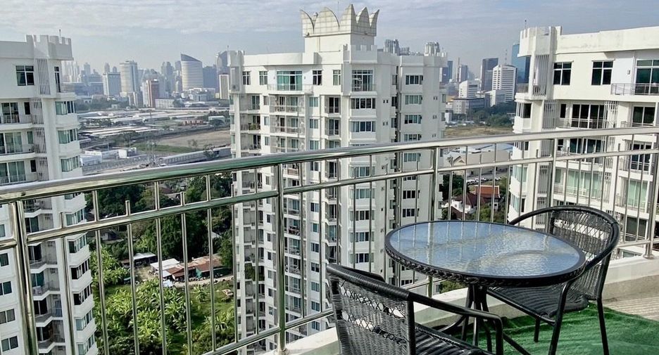 For rent 5 bed condo in Huai Khwang, Bangkok