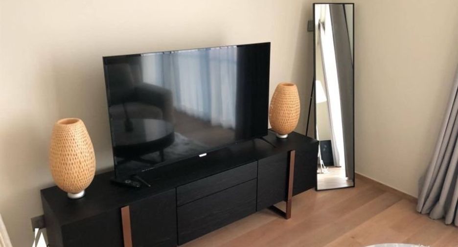 For sale 1 bed condo in Khlong Toei, Bangkok