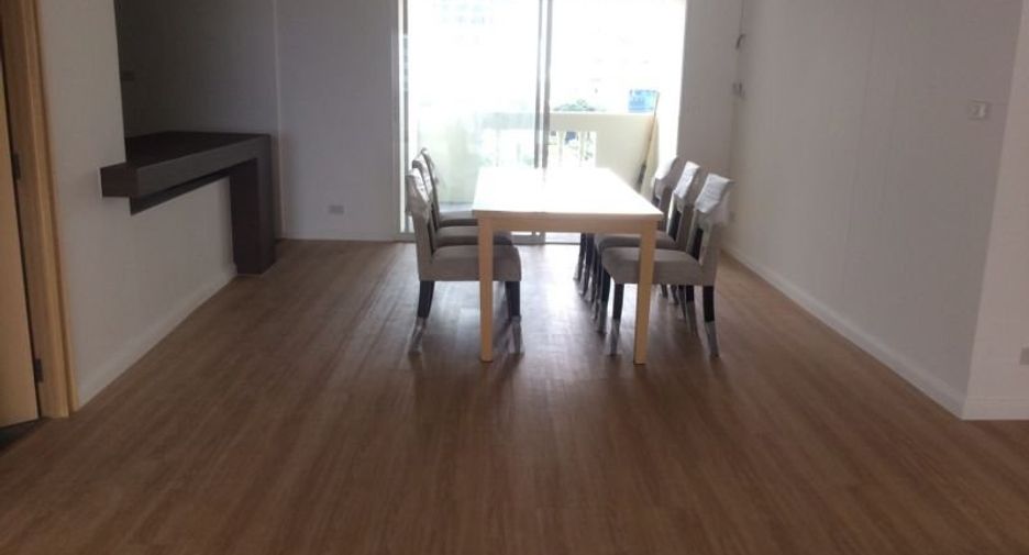 For rent 3 bedrooms apartment in Sathon, Bangkok