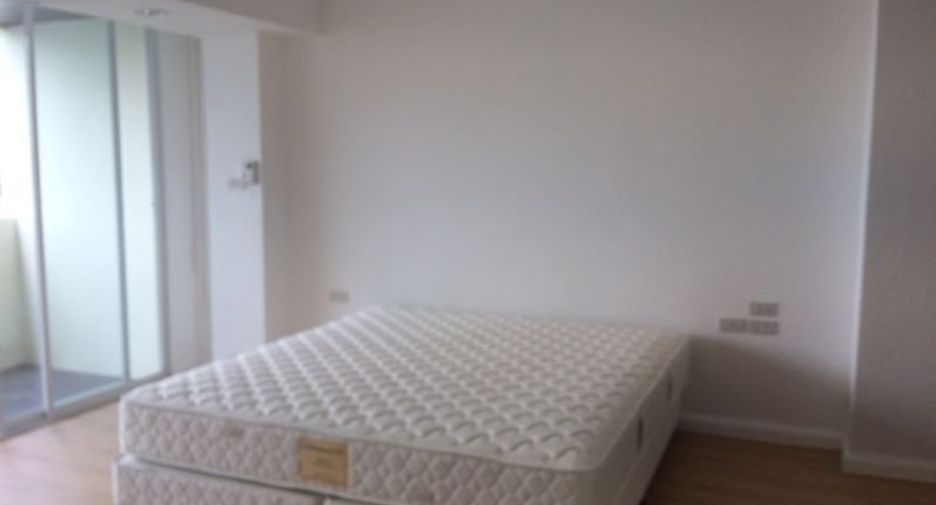 For rent 3 bedrooms apartment in Sathon, Bangkok