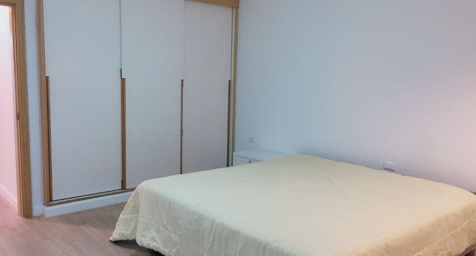For rent 3 bedrooms apartment in Sathon, Bangkok