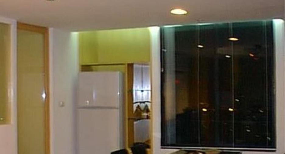 For sale 2 bed condo in Watthana, Bangkok